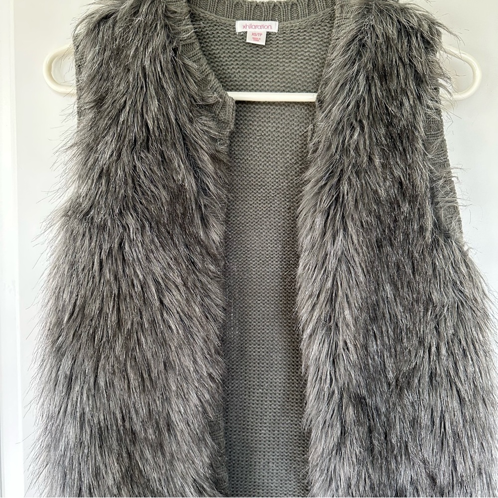 Xhilaration Gray Faux Fur Vest - Picture 2 of 11